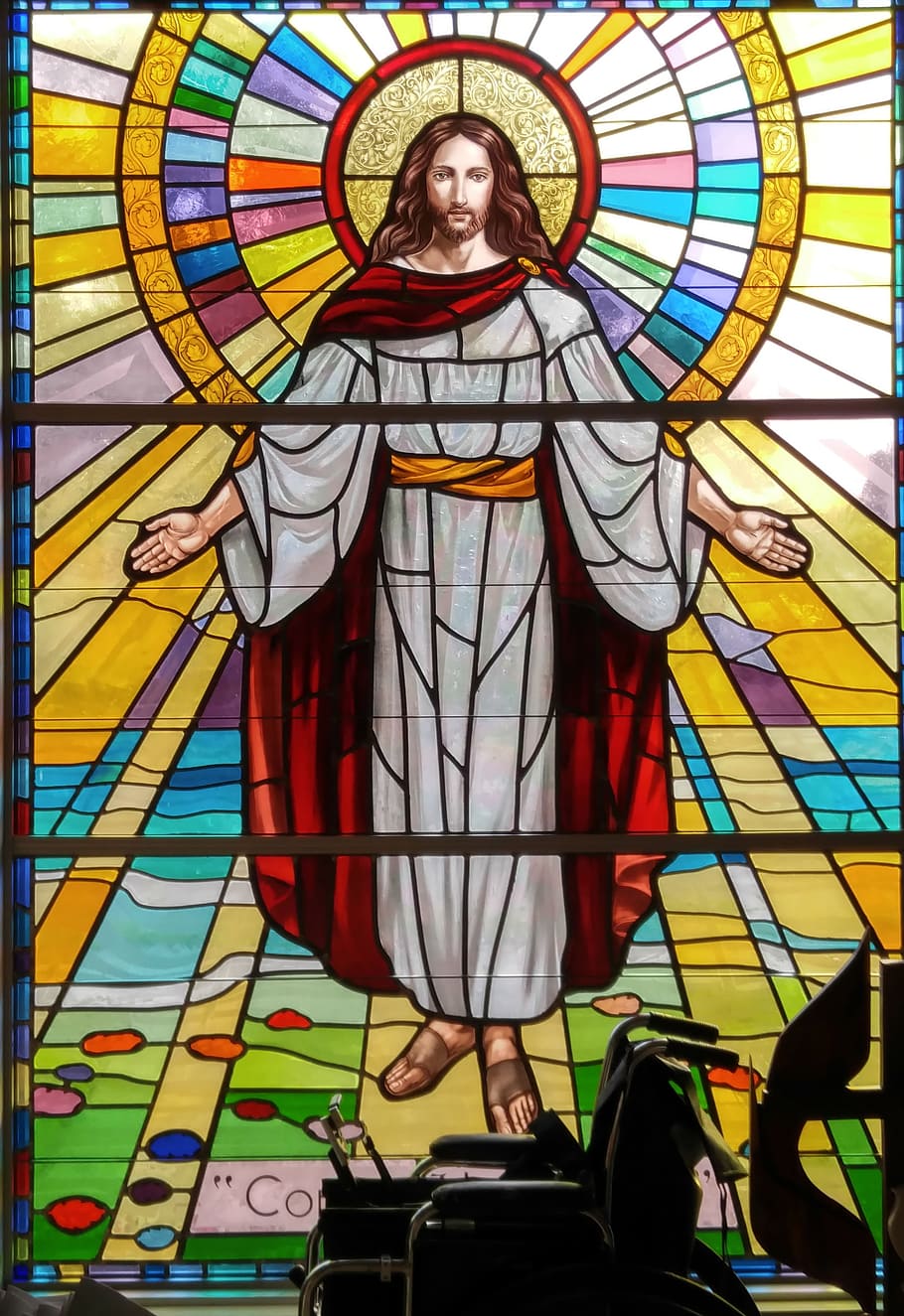 A stained glass window of jesus christ.